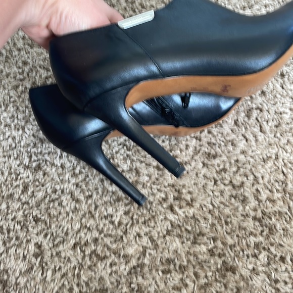 Coach Heels Size 9 - Picture 4 of 5